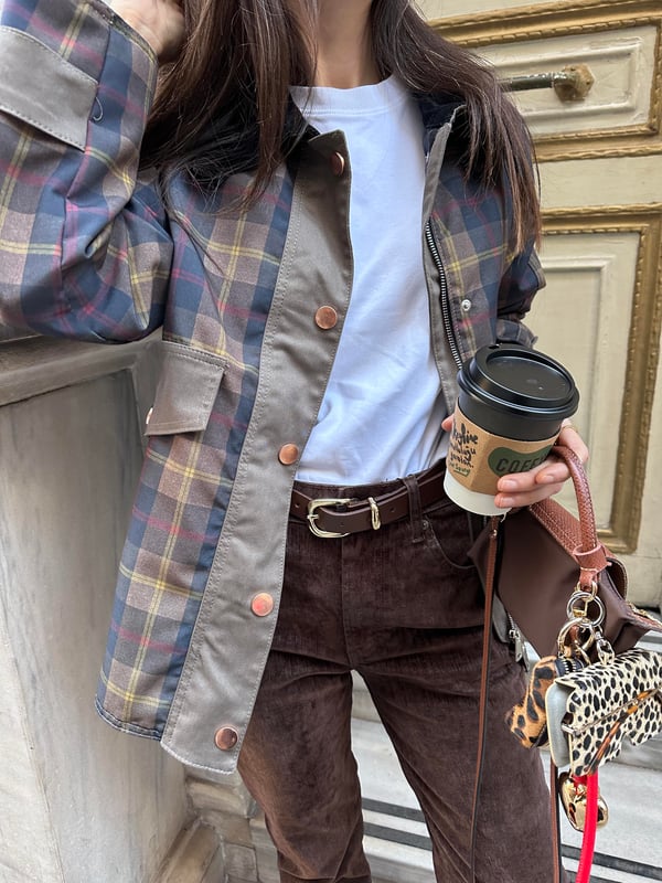Stylish Plaid Berry Women's Jacket: Chic Button-Up Outerwear with Collar