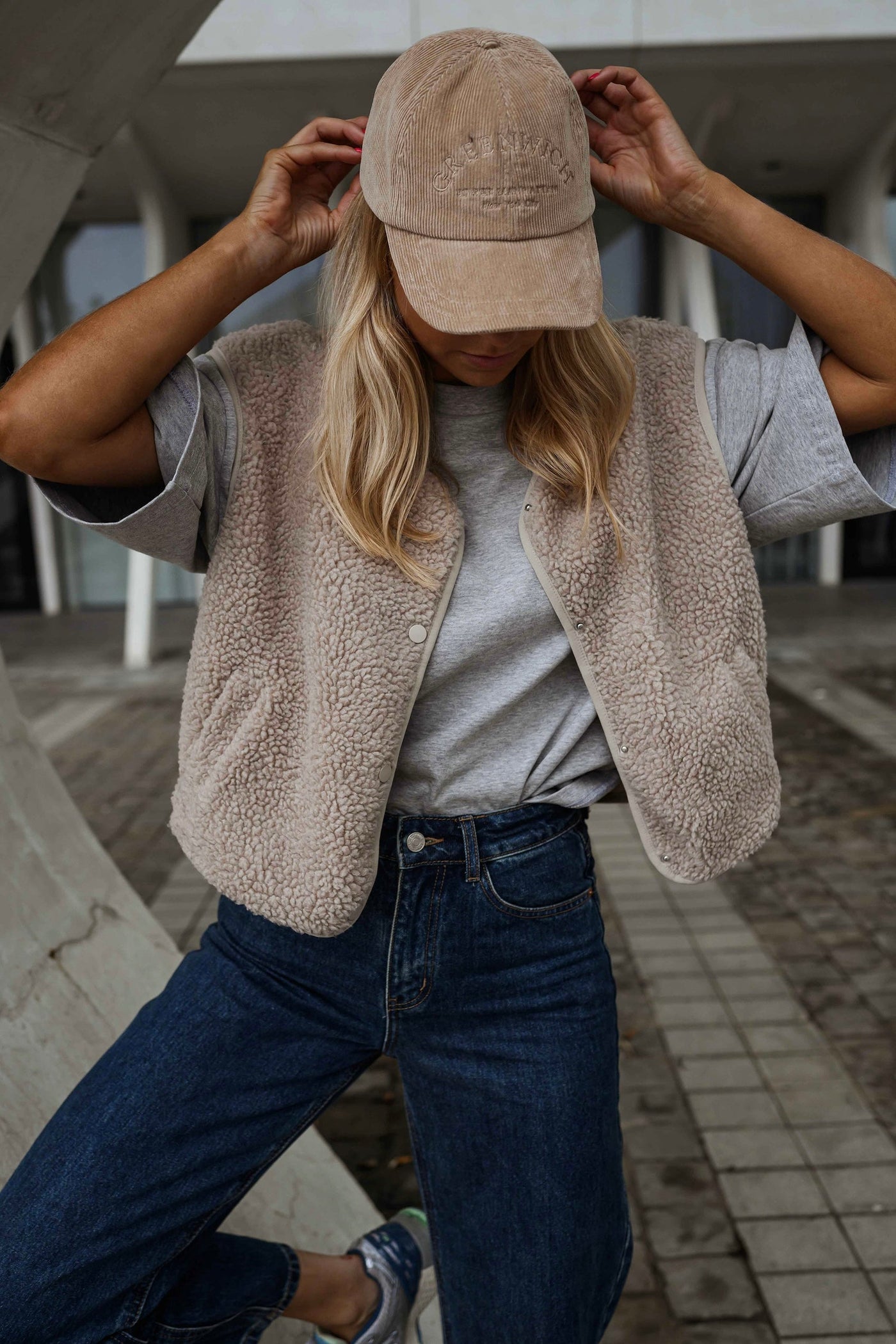 Beige Taoh Vest – Cozy Shearling-Effect Cardigan