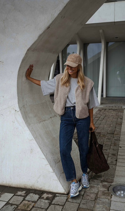 Beige Taoh Vest – Cozy Shearling-Effect Cardigan