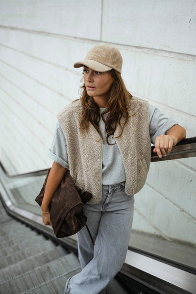 Beige Taoh Vest – Cozy Shearling-Effect Cardigan