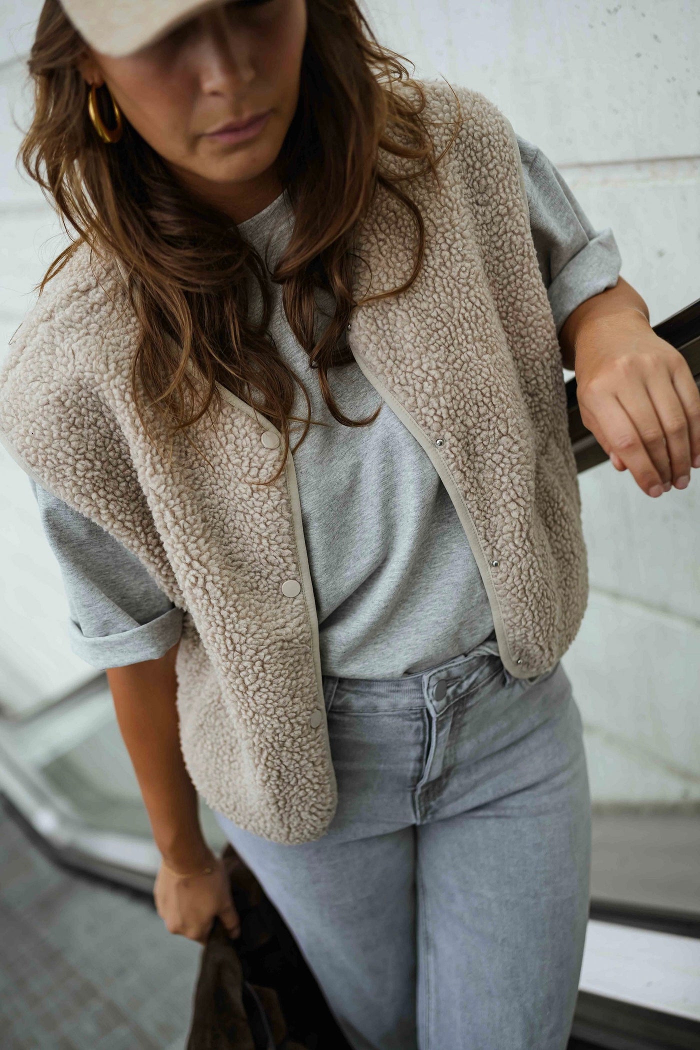 Beige Taoh Vest – Cozy Shearling-Effect Cardigan