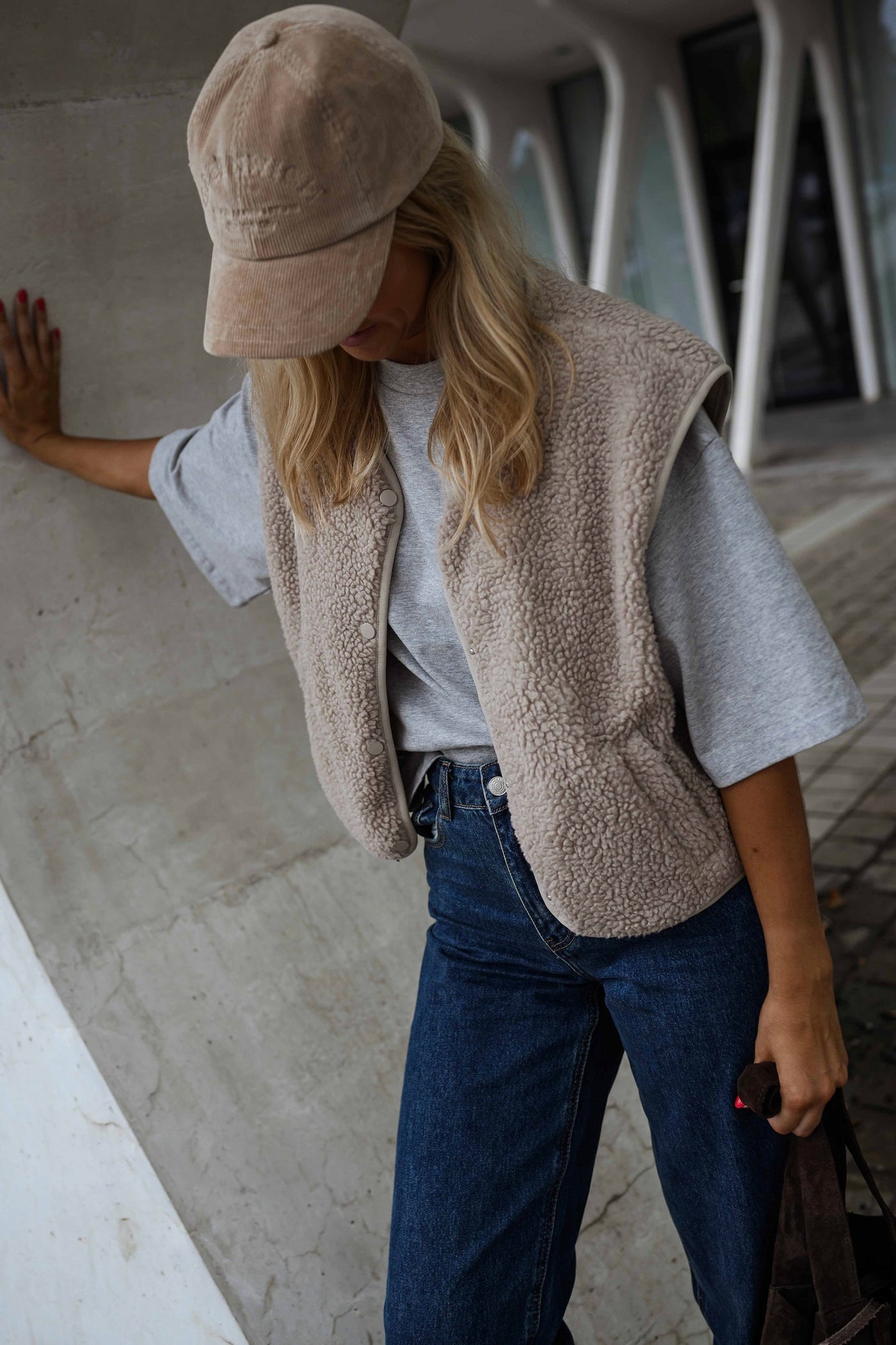 Beige Taoh Vest – Cozy Shearling-Effect Cardigan