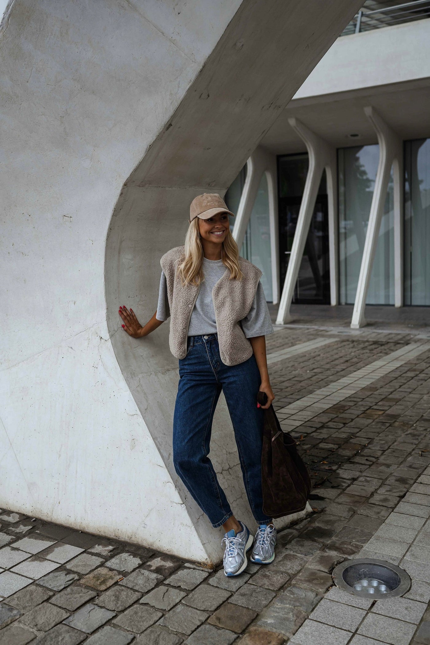 Beige Taoh Vest – Cozy Shearling-Effect Cardigan