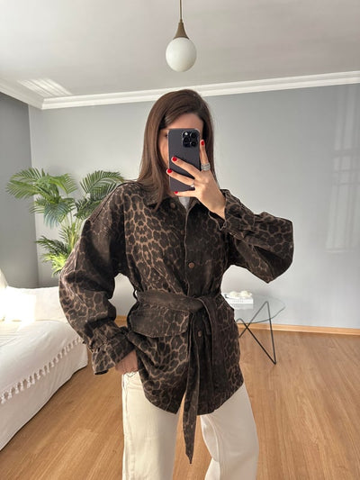 Volaen Chic Leopard Print Oversized Button-Down Cotton Jacket with Belt