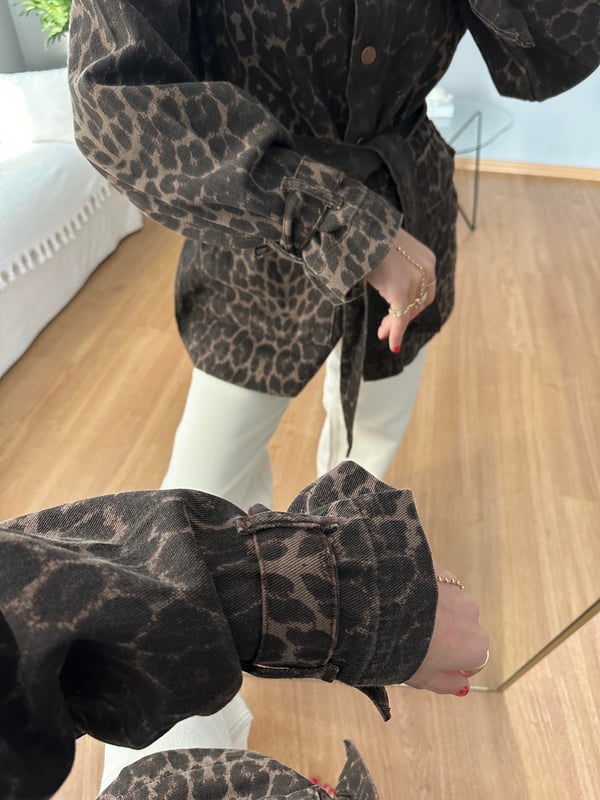 Volaen Chic Leopard Print Oversized Button-Down Cotton Jacket with Belt