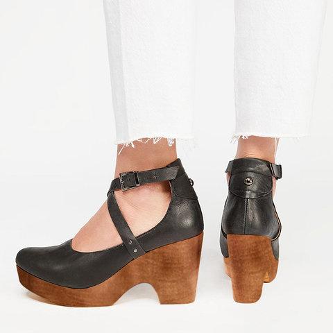Round Toe Leather Sandals