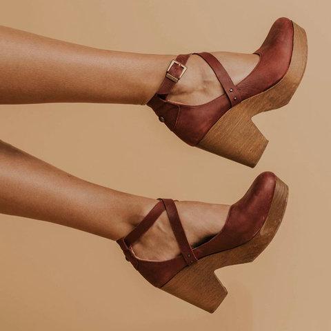 Round Toe Leather Sandals