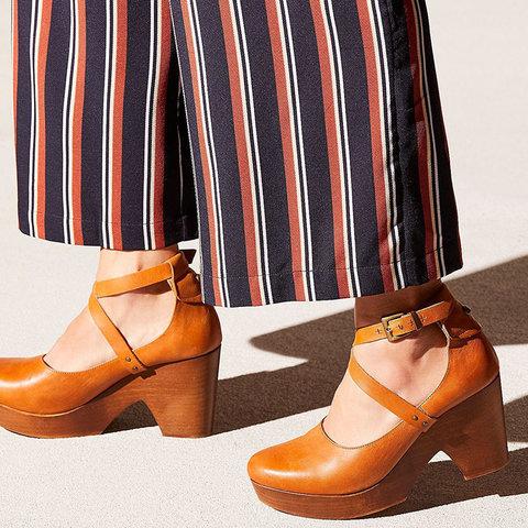 https://cdn.shopify.com/s/files/1/0817/1559/3542/products/slip-on-artificial-leather-round-toe-sandals-sandals-pavacat-us55label-size-35-orange-115835_9db6e923-a570-4c07-a827-3738d0e9d914.jpg?v=1710068534