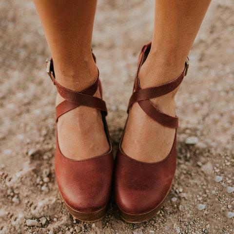 https://cdn.shopify.com/s/files/1/0817/1559/3542/products/slip-on-artificial-leather-round-toe-sandals-sandals-pavacat-us55label-size-35-red-701747_f2e718c8-f2bd-4271-a255-a1627d4ca06e.jpg?v=1710068534
