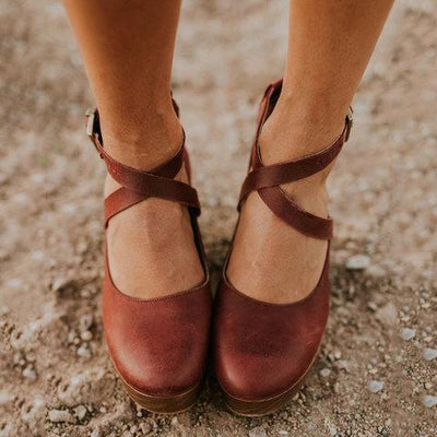 https://cdn.shopify.com/s/files/1/0817/1559/3542/products/slip-on-artificial-leather-round-toe-sandals-sandals-pavacat-us55label-size-35-red-701747_f2e718c8-f2bd-4271-a255-a1627d4ca06e.jpg?v=1710068534